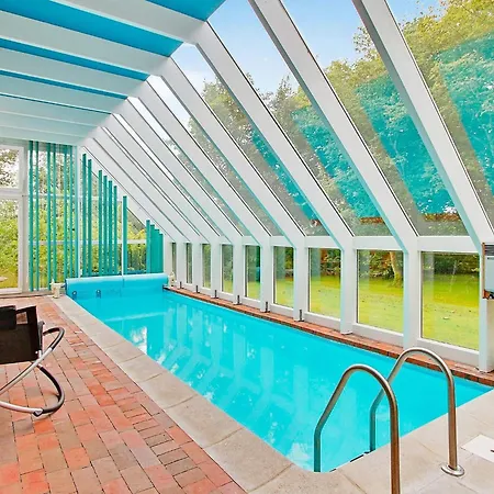 بيت للعطل Luxury Retreat With Pool Hvalpsund